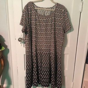 Avenue Size 26/28 multicolor patterned short sleeved dress